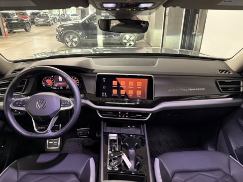 Used 2025 Volkswagen Atlas Peak Edition SE image 20