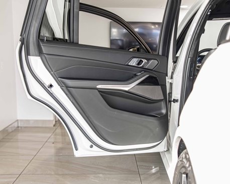 Used 2025 BMW X7 M60i w/ Climate Comfort Package image 37