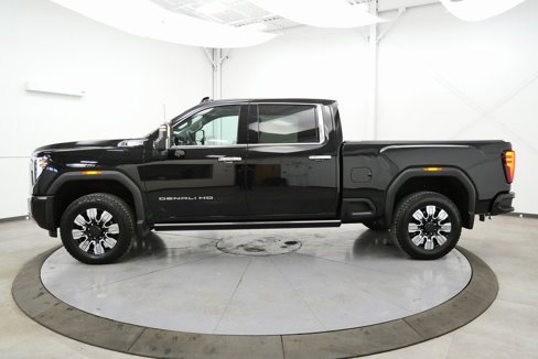 Used 2024 GMC Sierra 2500 Denali w/ Denali Reserve Package image 4