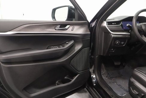 New 2025 Jeep Grand Cherokee Limited image 10
