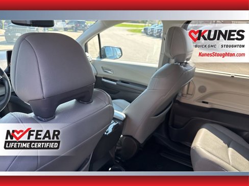 Used 2024 Toyota Sienna XLE image 25