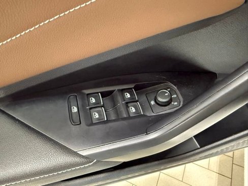 Certified 2025 Volkswagen Jetta SEL image 10