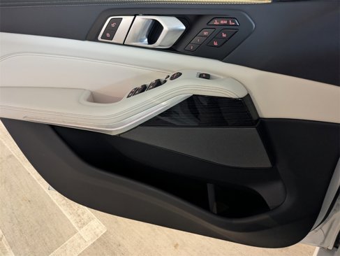 New 2026 BMW X7 M60i image 15