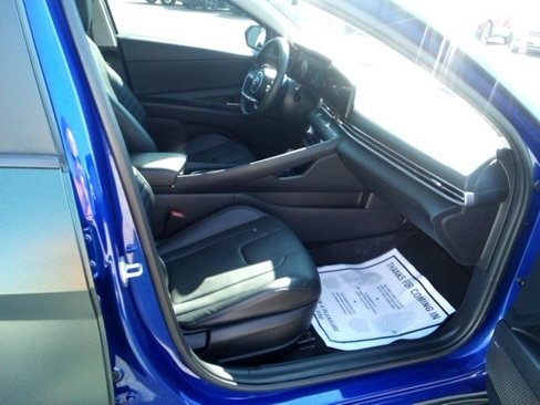 Used 2023 Hyundai Elantra Limited w/ Cargo Package image 17