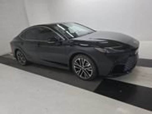 Used 2025 Toyota Camry XLE image 1