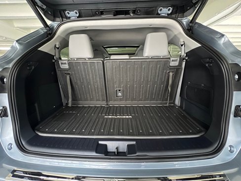 Certified 2022 Toyota Highlander Platinum image 46