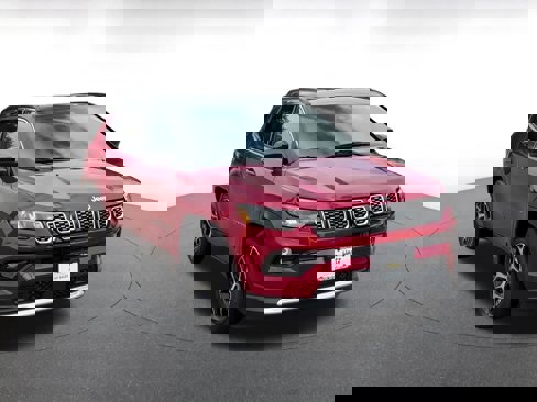 Used 2025 Jeep Compass Limited image 3