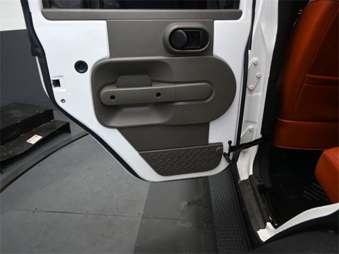 Used 2015 Jeep Wrangler Unlimited Rubicon image 15