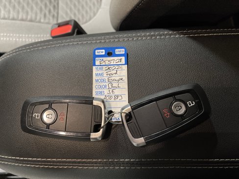Used 2022 Ford Escape SE image 24