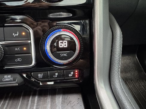 Used 2022 GMC Yukon XL Denali image 27