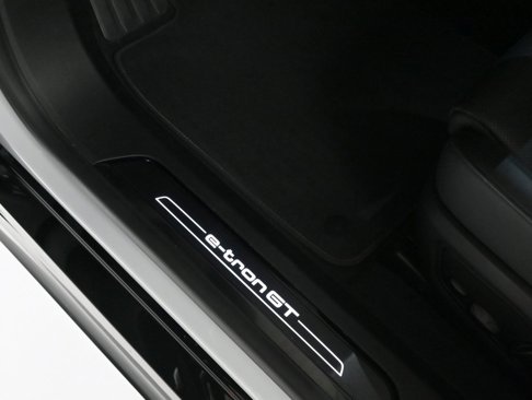 Used 2022 Audi e-tron GT Prestige image 24