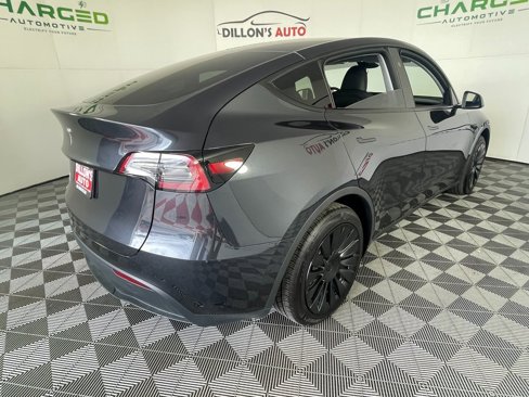Used 2024 Tesla Model Y 2WD image 11