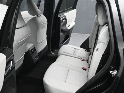 New 2025 Mitsubishi Outlander SEL image 6