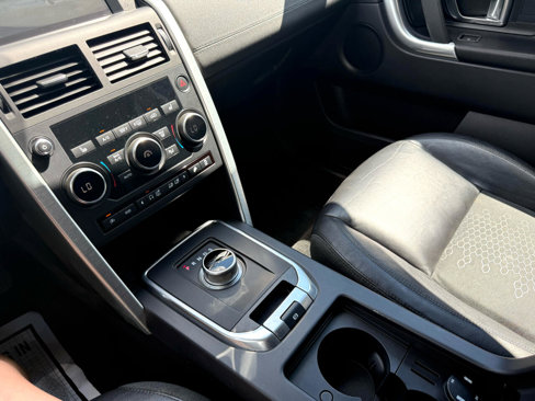 Used 2016 Land Rover Discovery Sport SE image 12