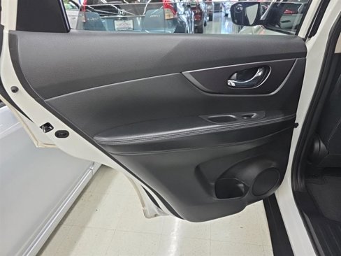 Used 2016 Nissan Rogue S w/ Appearance Package image 13
