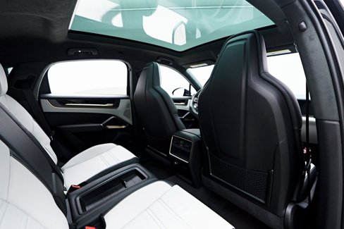 Used 2025 Porsche Cayenne GTS image 47