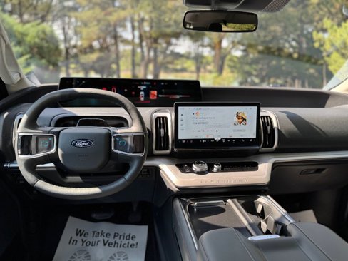 New 2025 Ford Expedition Active image 14