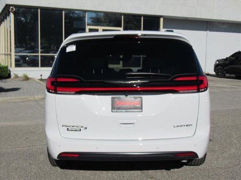 New 2026 Chrysler Pacifica Limited w/ S Appearance Package image 5