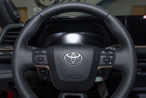 New 2026 Toyota Crown Platinum image 9