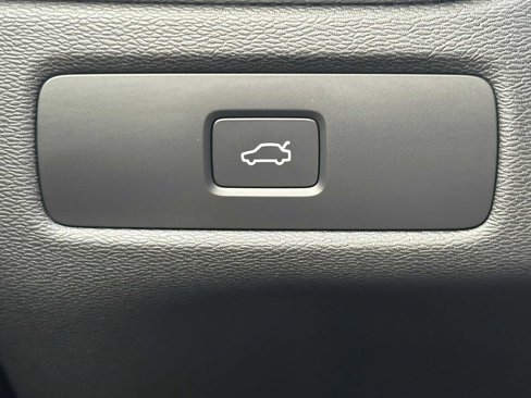 New 2026 Volvo XC60 B5 Plus w/ Protection Package Premier image 36