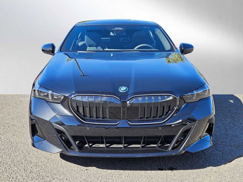 New 2026 BMW 550e xDrive w/ Premium Package image 8