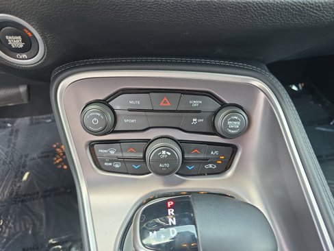 Used 2021 Dodge Challenger SXT image 28