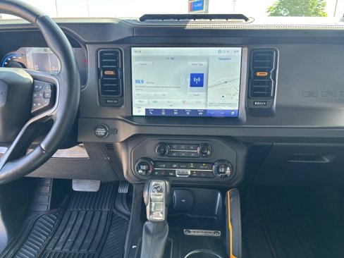 Used 2024 Ford Bronco Badlands image 15