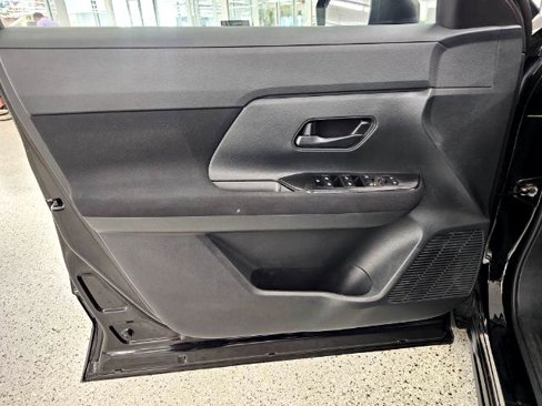 Used 2025 Nissan Kicks S image 28