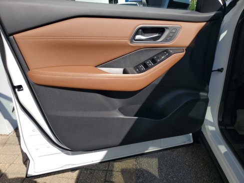 New 2026 Nissan Rogue Platinum image 15