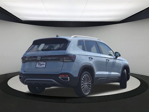 New 2025 Volkswagen Taos SE image 7