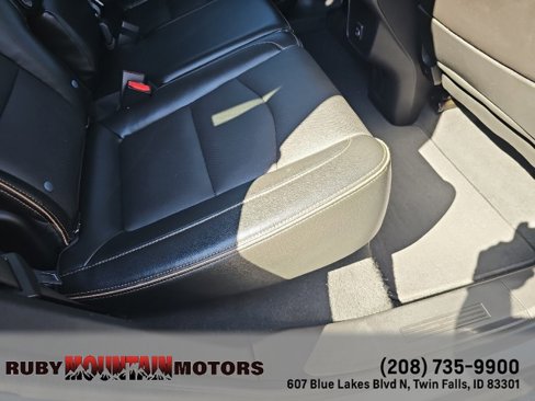 Used 2023 GMC Terrain AT4 image 29