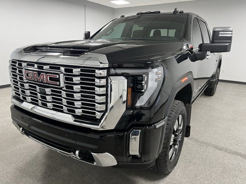 Used 2024 GMC Sierra 3500 Denali w/ Technology Package image 5