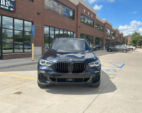 Used 2021 BMW X5 M50i w/ Executive Package image 3