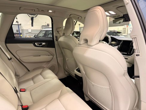 Used 2024 Volvo XC60 B5 Ultimate w/ Protection Package Premier image 25