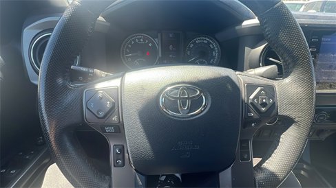 Used 2020 Toyota Tacoma TRD Sport w/ Technology Package image 17