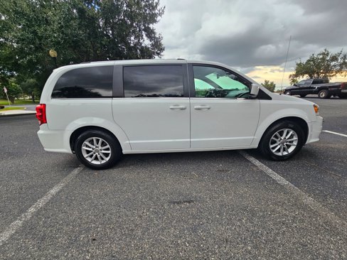 Used 2019 Dodge Grand Caravan SXT image 4