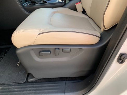 Used 2024 Nissan Armada SL w/ Captain's Chairs Package image 27