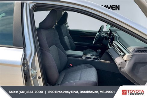 Used 2025 Toyota Camry LE image 6
