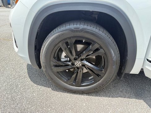 Certified 2025 Volkswagen Atlas Cross Sport SEL R-Line image 31