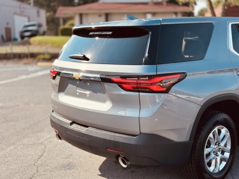 Used 2023 Chevrolet Traverse LS image 8