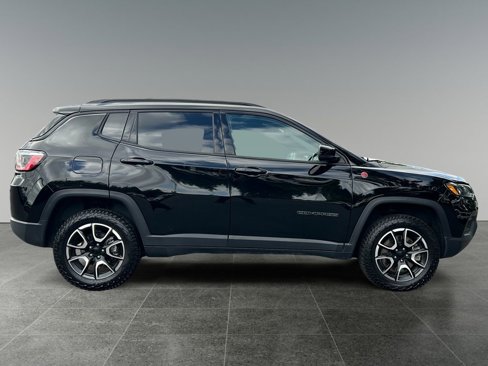 Used 2024 Jeep Compass Trailhawk image 8