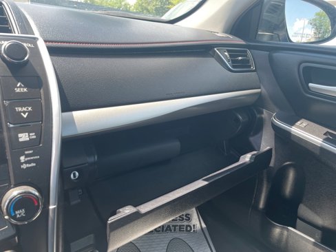 Used 2015 Toyota Camry LE image 21