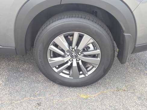 Used 2025 Nissan Pathfinder S image 3