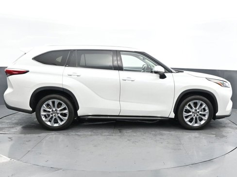 Used 2022 Toyota Highlander Limited image 8