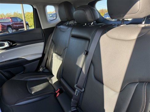 Certified 2022 Jeep Compass Limited image 31