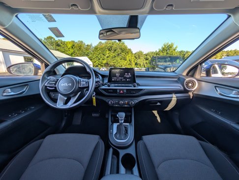 Used 2023 Kia Forte LXS image 2