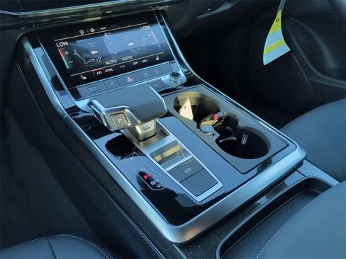 New 2025 Audi Q8 Premium image 9