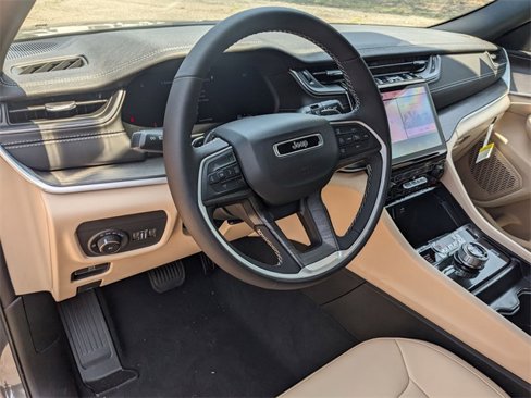 New 2025 Jeep Grand Cherokee L Limited image 8