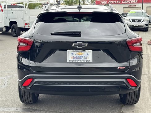 Used 2025 Chevrolet Trax RS w/ Sunroof Package image 3