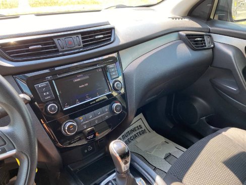 Used 2019 Nissan Rogue Sport S image 6